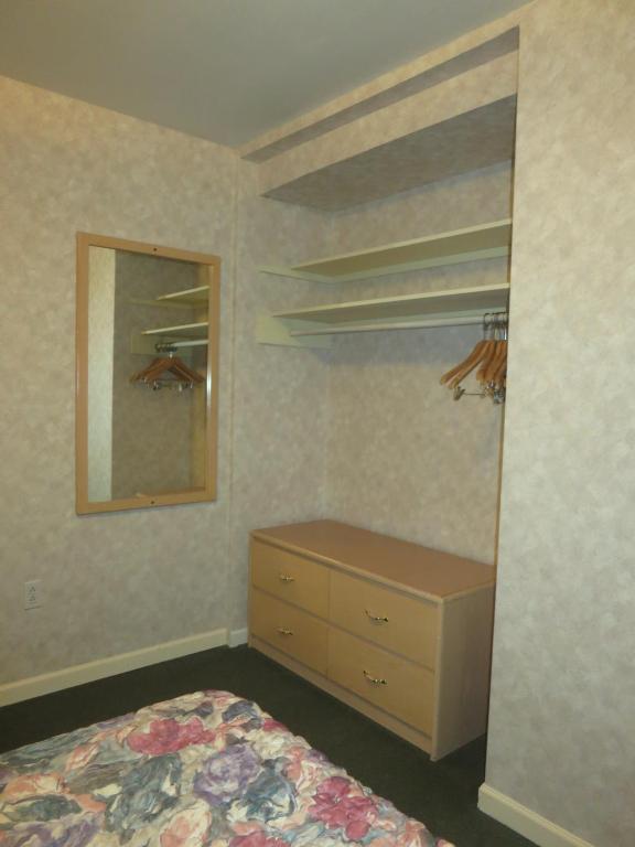 Tropicana Suite Hotel Vancouver Bilik gambar
