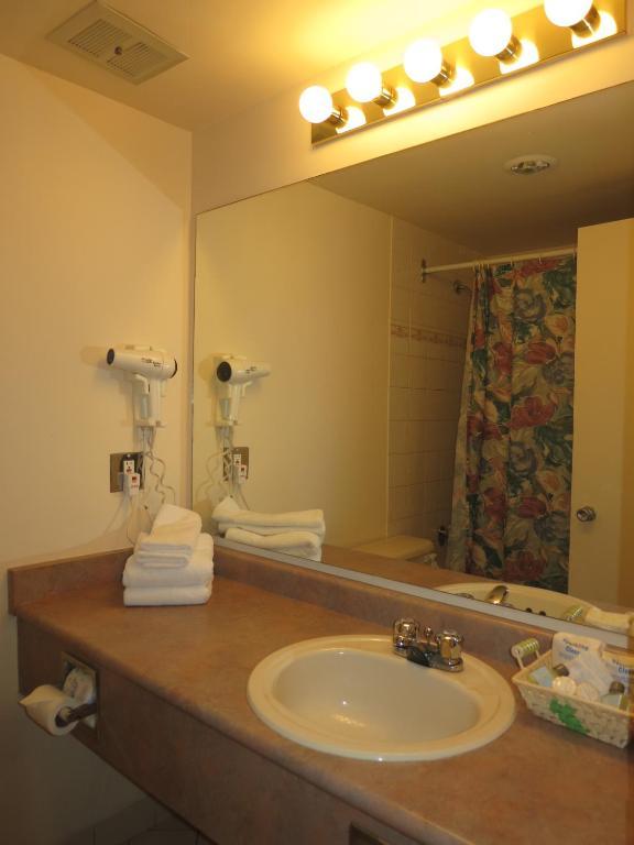 Tropicana Suite Hotel Vancouver Bilik gambar