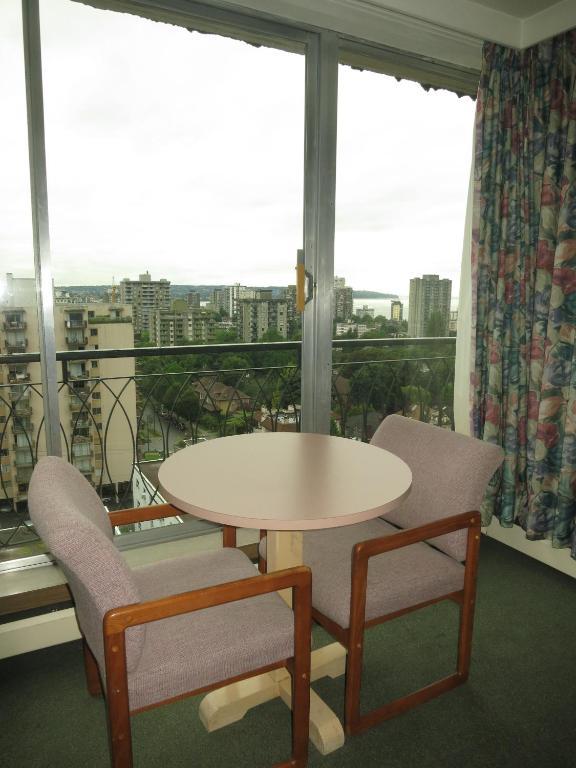Tropicana Suite Hotel Vancouver Bilik gambar